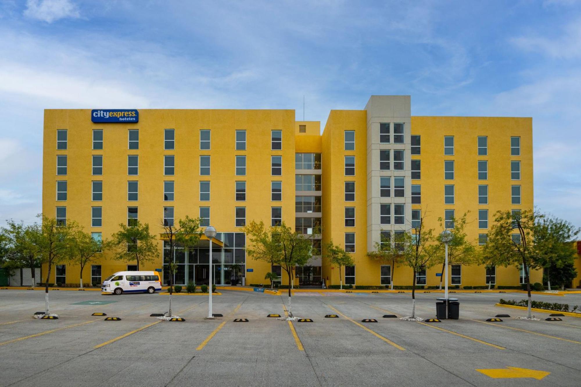 City Express By Marriott Silao Aeropuerto Exterior photo